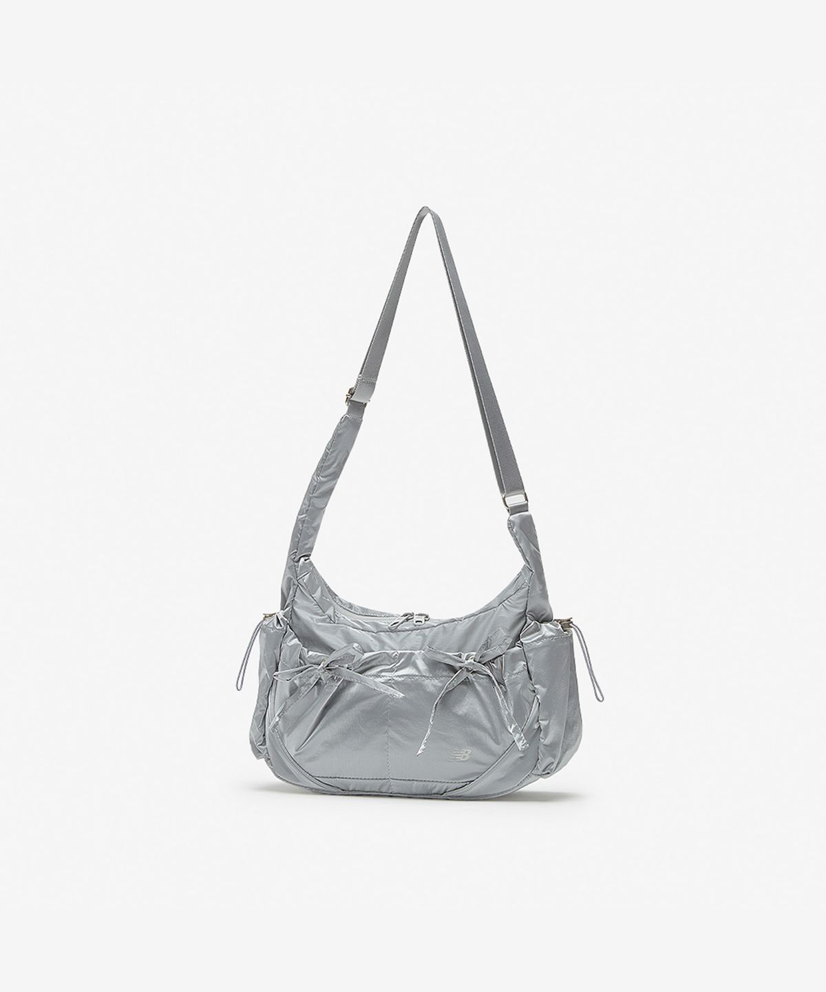 뉴발란스(NEW BALANCE) NBGCFFW111 / 글로시 리본 호보백 (SILVER)