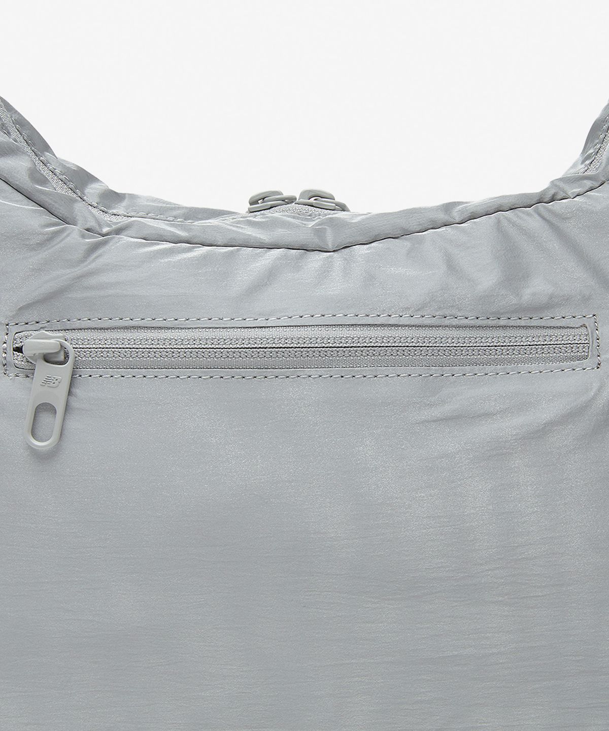 뉴발란스(NEW BALANCE) NBGCFFW111 / 글로시 리본 호보백 (SILVER)