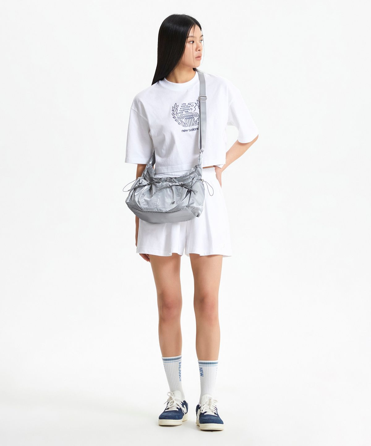 뉴발란스(NEW BALANCE) NBGCFFW111 / 글로시 리본 호보백 (SILVER)