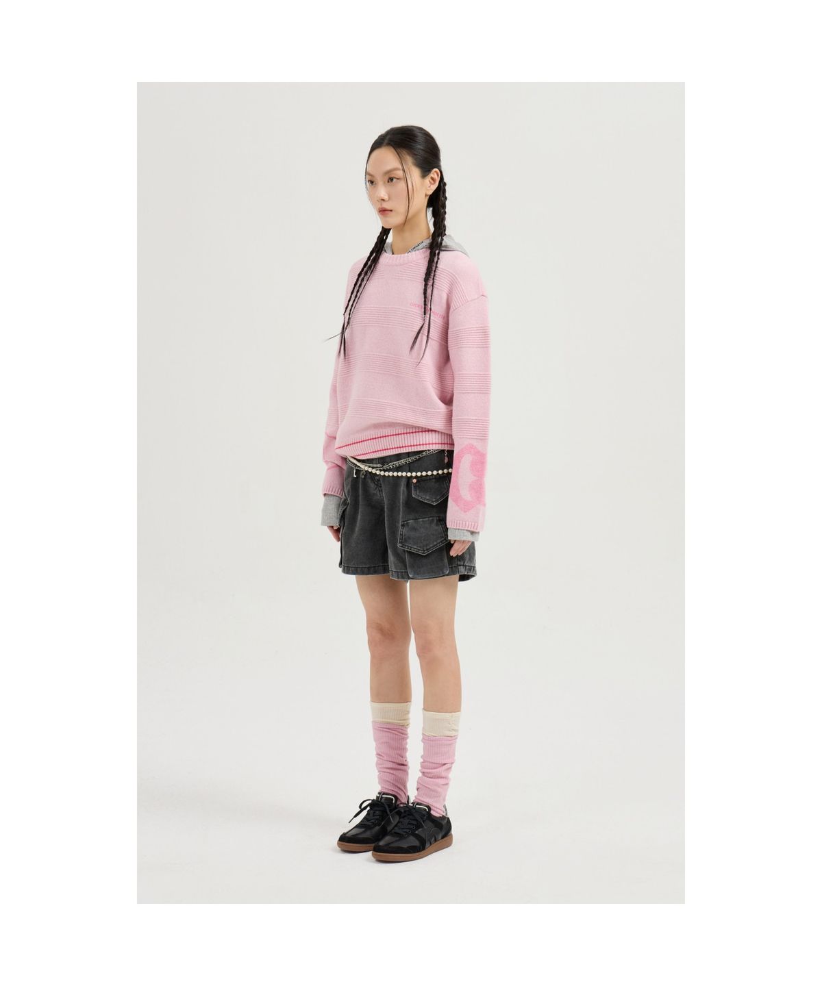 럭키슈에뜨(LUCKY CHOUETTE) Sleeve Emblem Printed Kni Pullover (light pink) LFWAS25110PIL