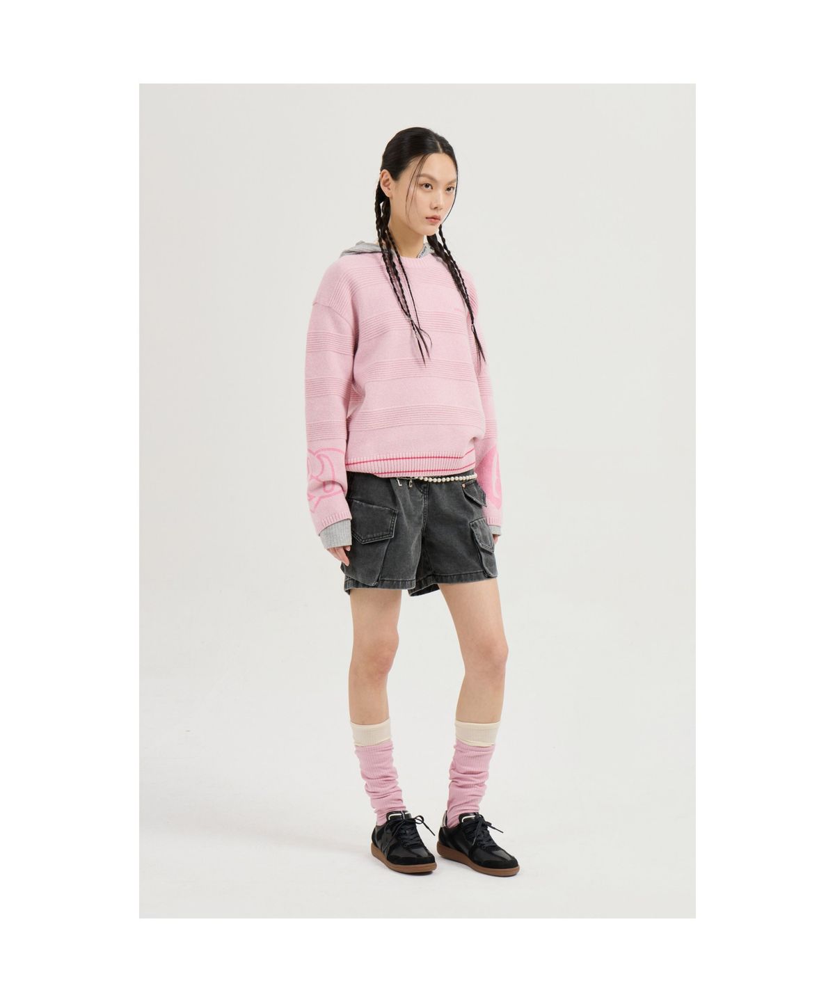 럭키슈에뜨(LUCKY CHOUETTE) Sleeve Emblem Printed Kni Pullover (light pink) LFWAS25110PIL