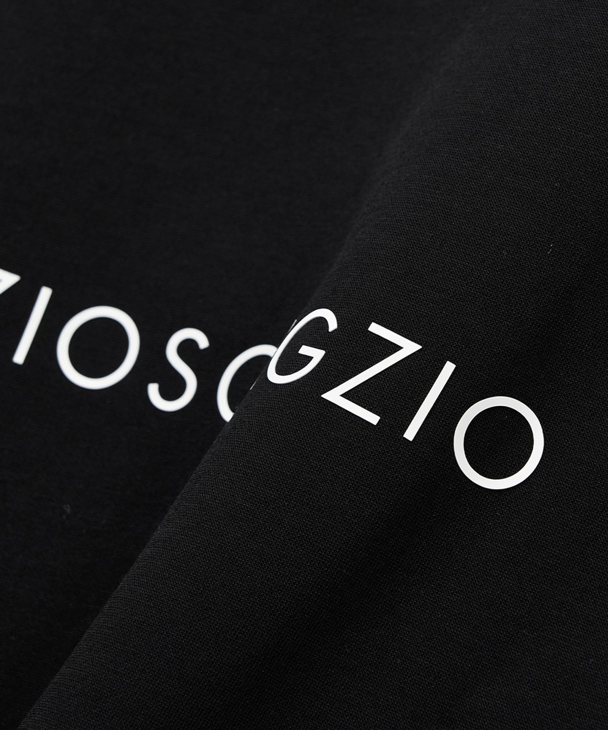 지오송지오(ZIOSONGZIO) ZSZO 에센셜 티셔츠 블랙 ZI3TS701BK