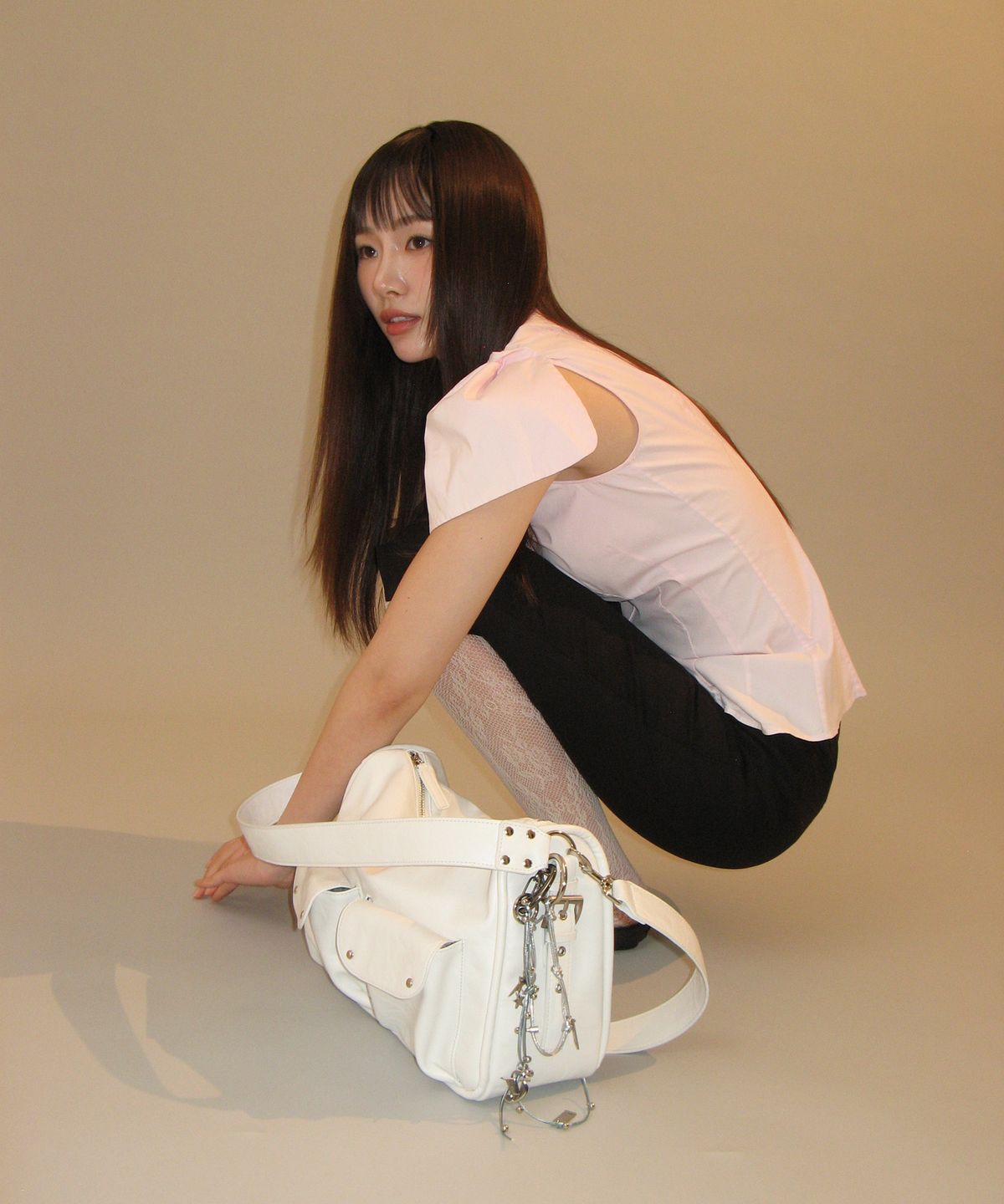 여밈(YEOMIM) camera bag (cream)