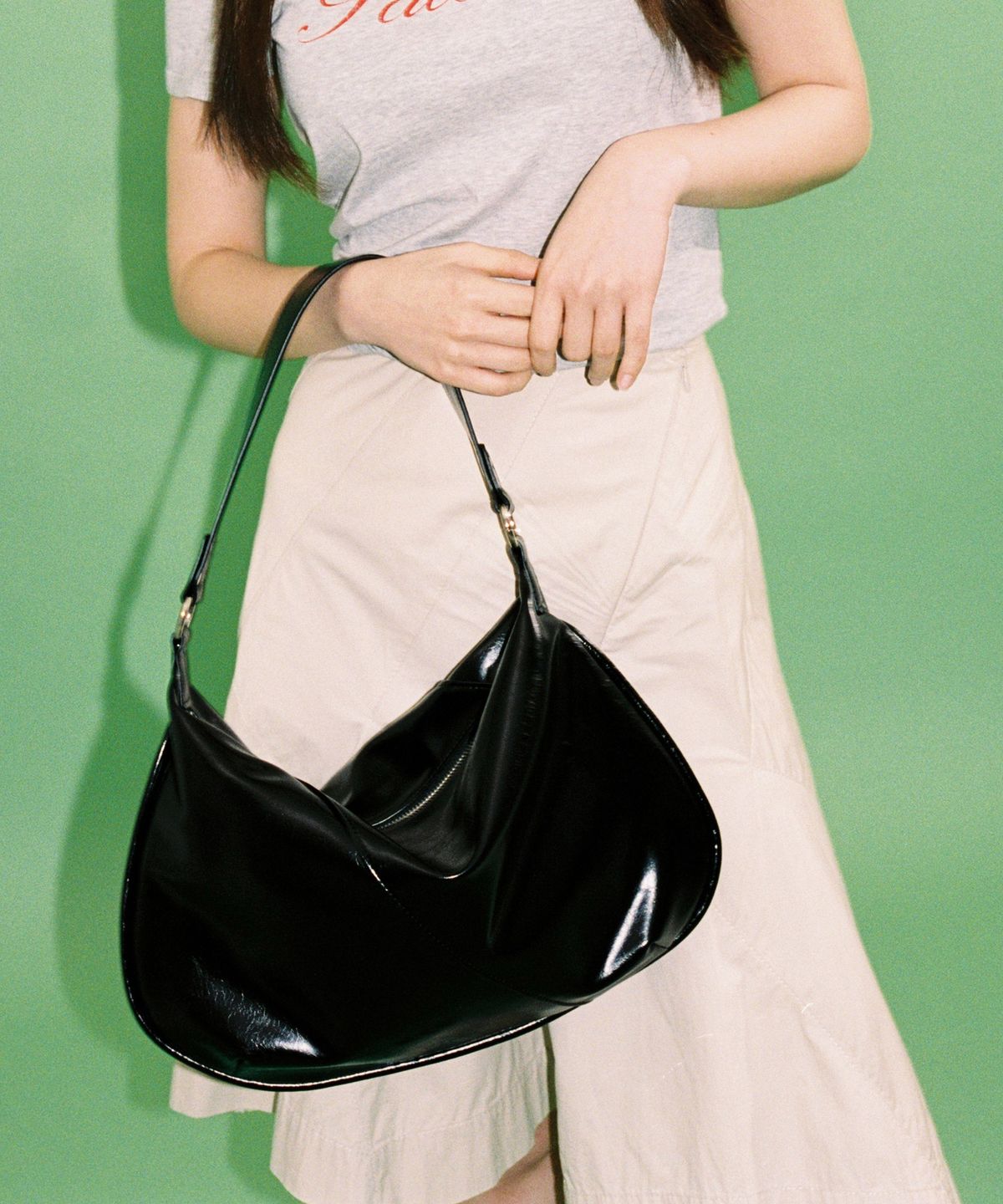 여밈(YEOMIM) half moon bag (crinkle black)