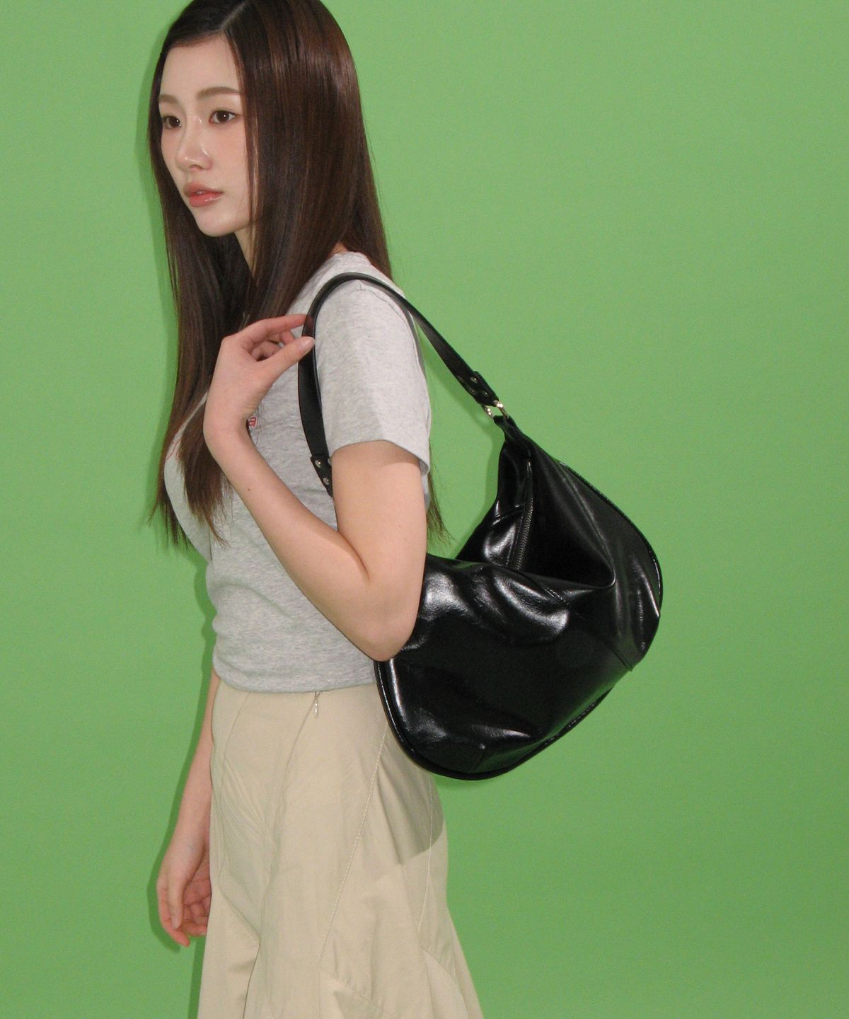 여밈(YEOMIM) half moon bag (crinkle black)