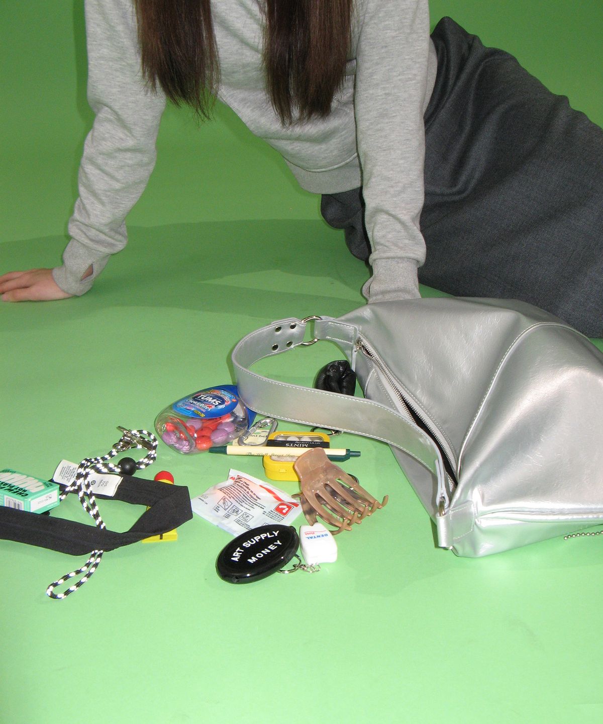 여밈(YEOMIM) half moon bag (silver)