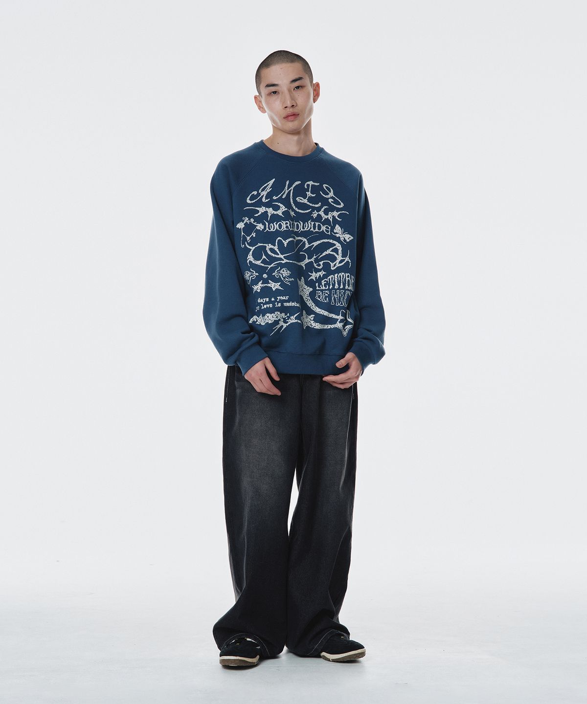 아메스 월드와이드(AMES-WORLDWIDE) GRAPHIC RAGLAN SWEATSHIRT BLUE