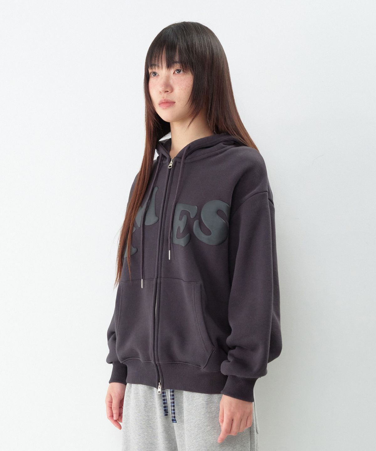 아메스 월드와이드(AMES-WORLDWIDE) BIG TYPO HOODIE ZIP UP CHARCOAL