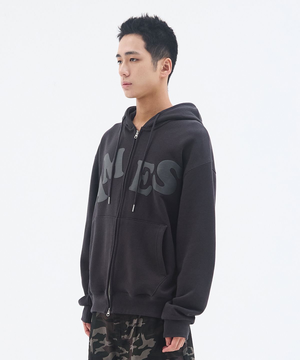 아메스 월드와이드(AMES-WORLDWIDE) BIG TYPO HOODIE ZIP UP CHARCOAL