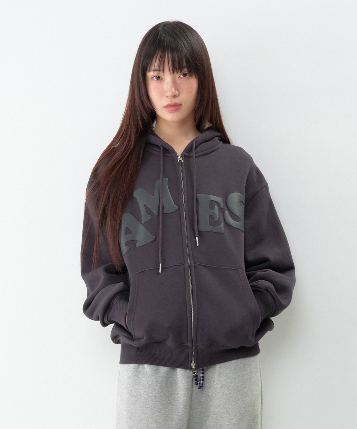 아메스 월드와이드(AMES-WORLDWIDE) BIG TYPO HOODIE ZIP UP CHARCOAL