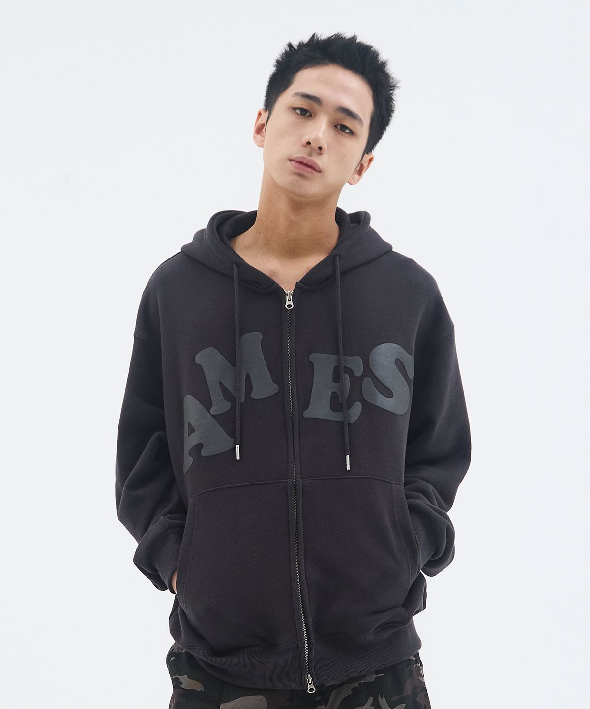 아메스 월드와이드(AMES-WORLDWIDE) BIG TYPO HOODIE ZIP UP CHARCOAL
