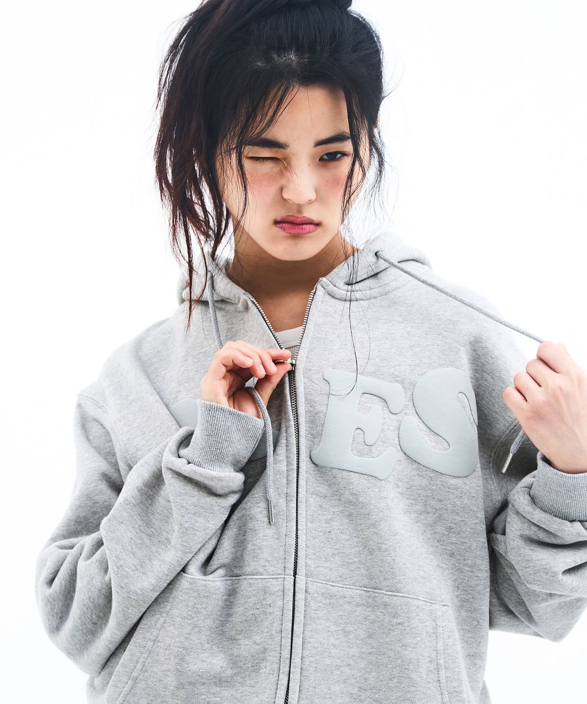아메스 월드와이드(AMES-WORLDWIDE) BIG TYPO HOODIE ZIP UP GREY