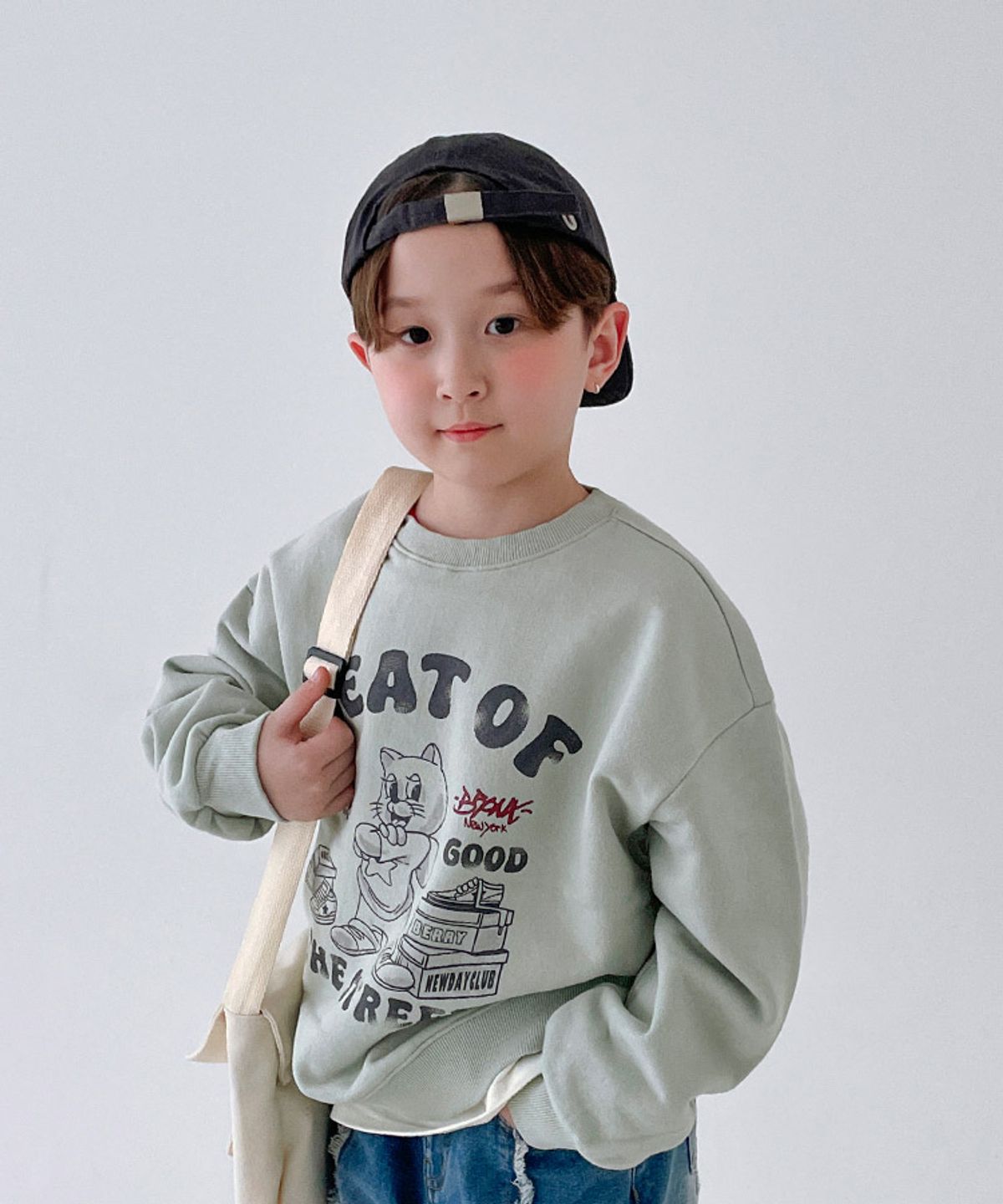 베리클로젯(BERRYCLOSET) 비트 미야오 캣 맨투맨
