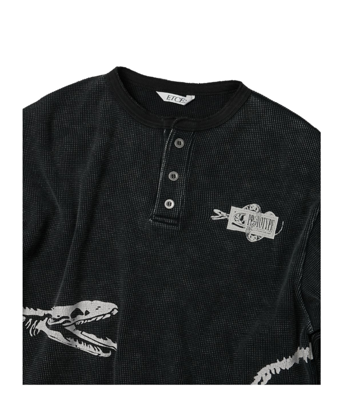 이티씨이(ETCE) BONE SNAKE HENLEY NECK WAFFLE KNIT (CHARCOAL)