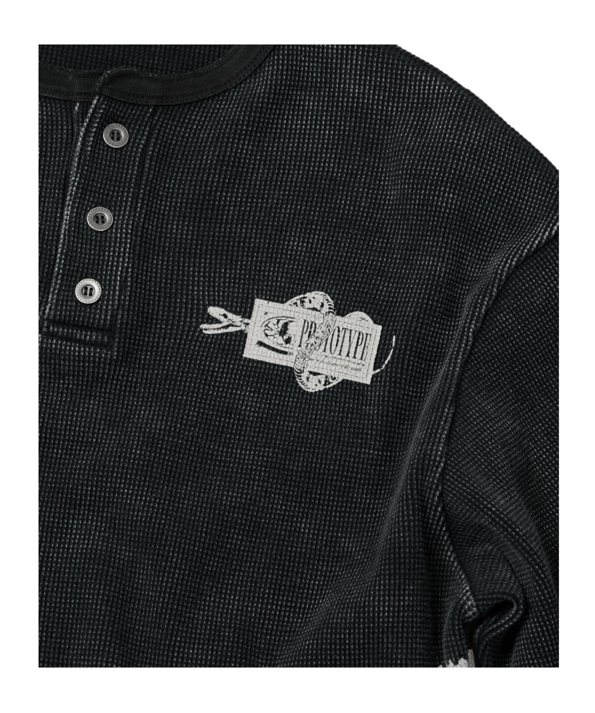 이티씨이(ETCE) BONE SNAKE HENLEY NECK WAFFLE KNIT (CHARCOAL)
