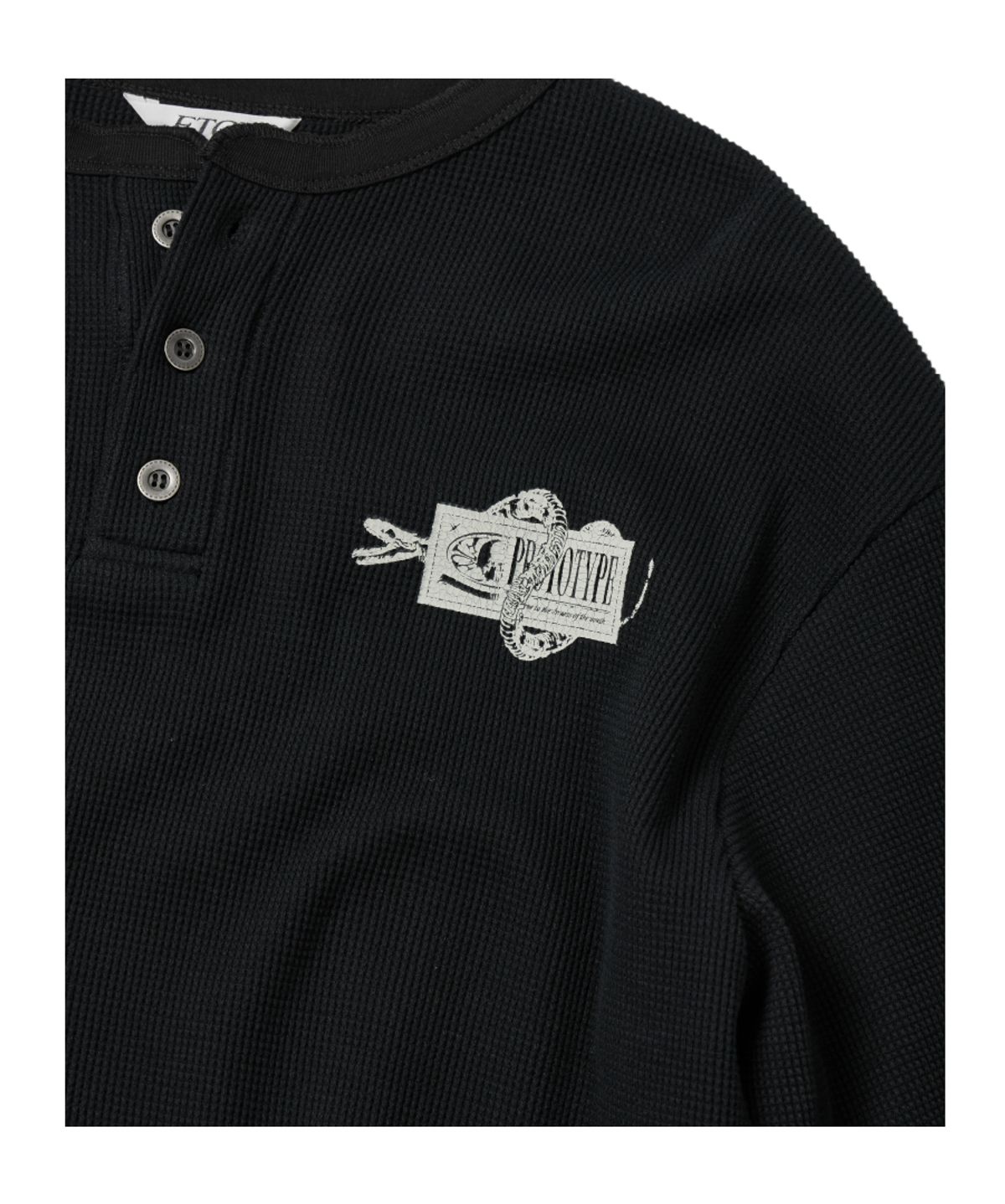 이티씨이(ETCE) BONE SNAKE HENLEY NECK WAFFLE KNIT (BLACK)