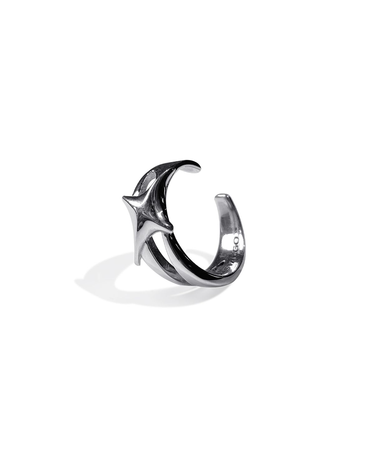 이스트아르고(EASTARGO) STING DIAGONAL EAR CUFF