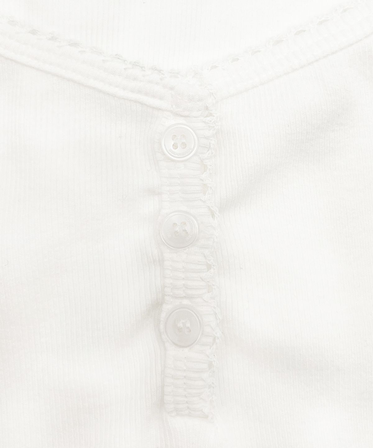 썸웨어버터(SOMEWHEREBUTTER) Lace Button Sleeveless - Ivory