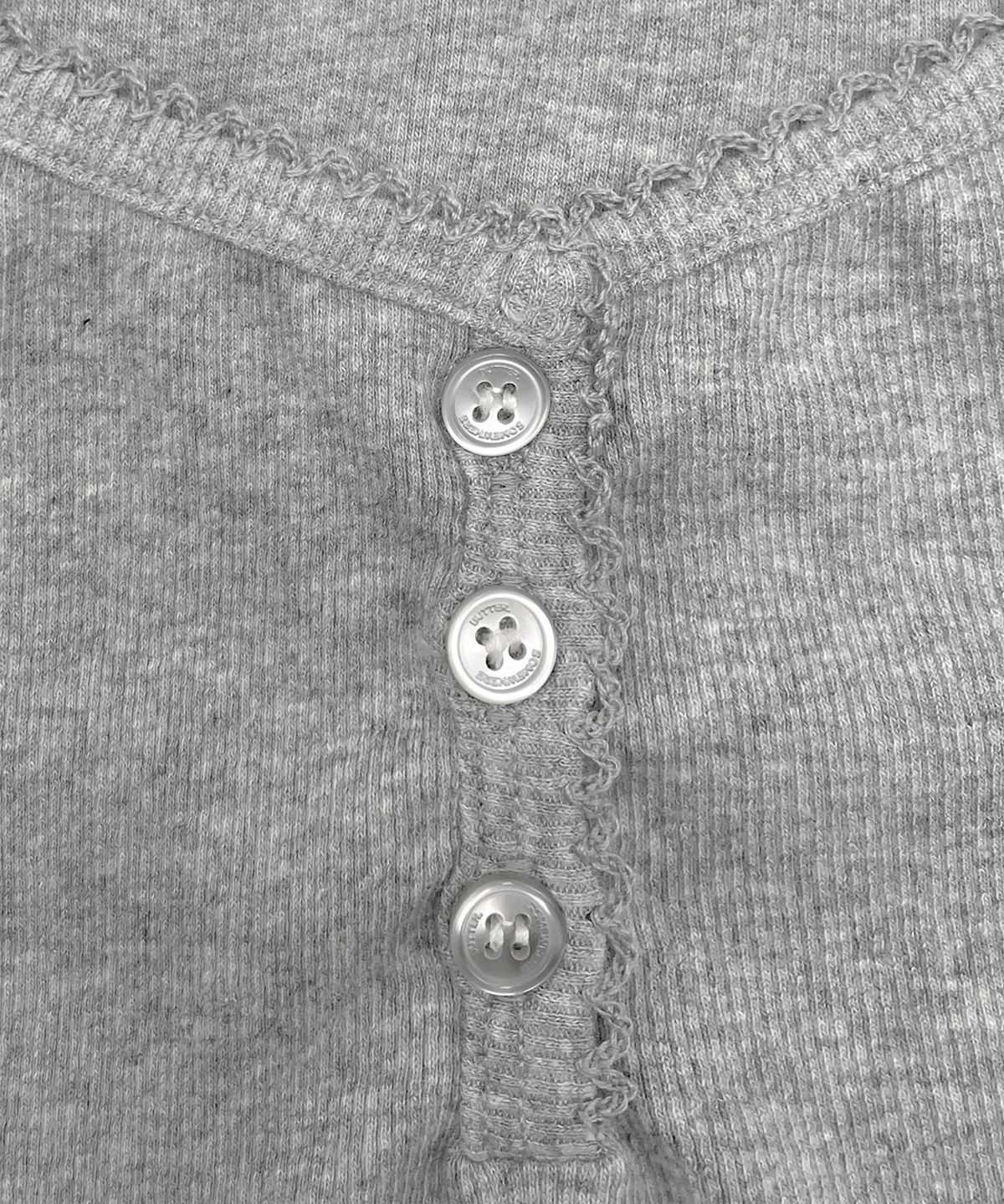 썸웨어버터(SOMEWHEREBUTTER) Lace Button Sleeveless - Grey