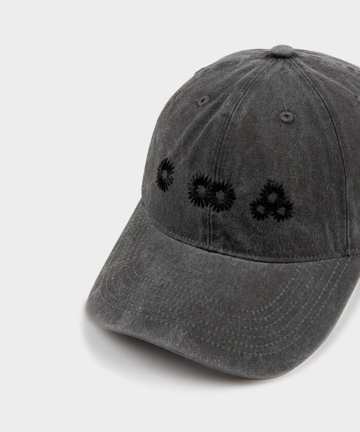 마이딥블루메모리즈(MY DEEP BLUE MEMORIES) Newvy Logo Peach Ball Cap (CHARCOAL)