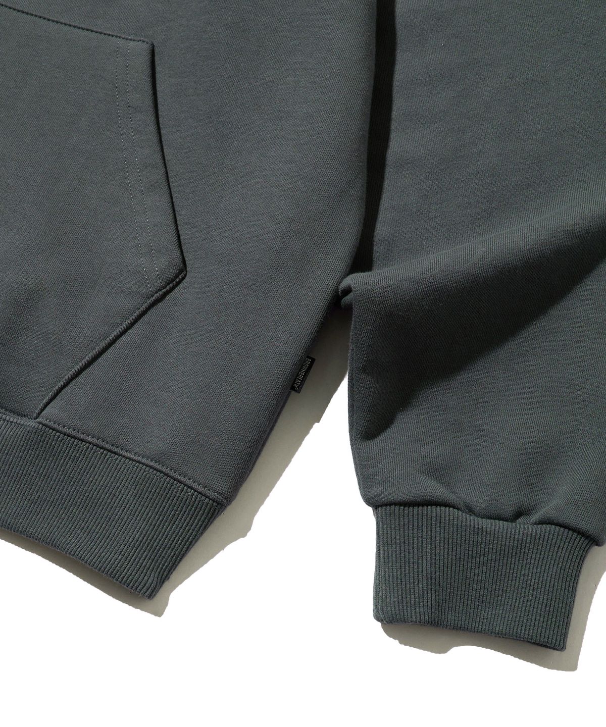 브라운브레스(BROWNBREATH) TAG HOODIE - DARK GREEN