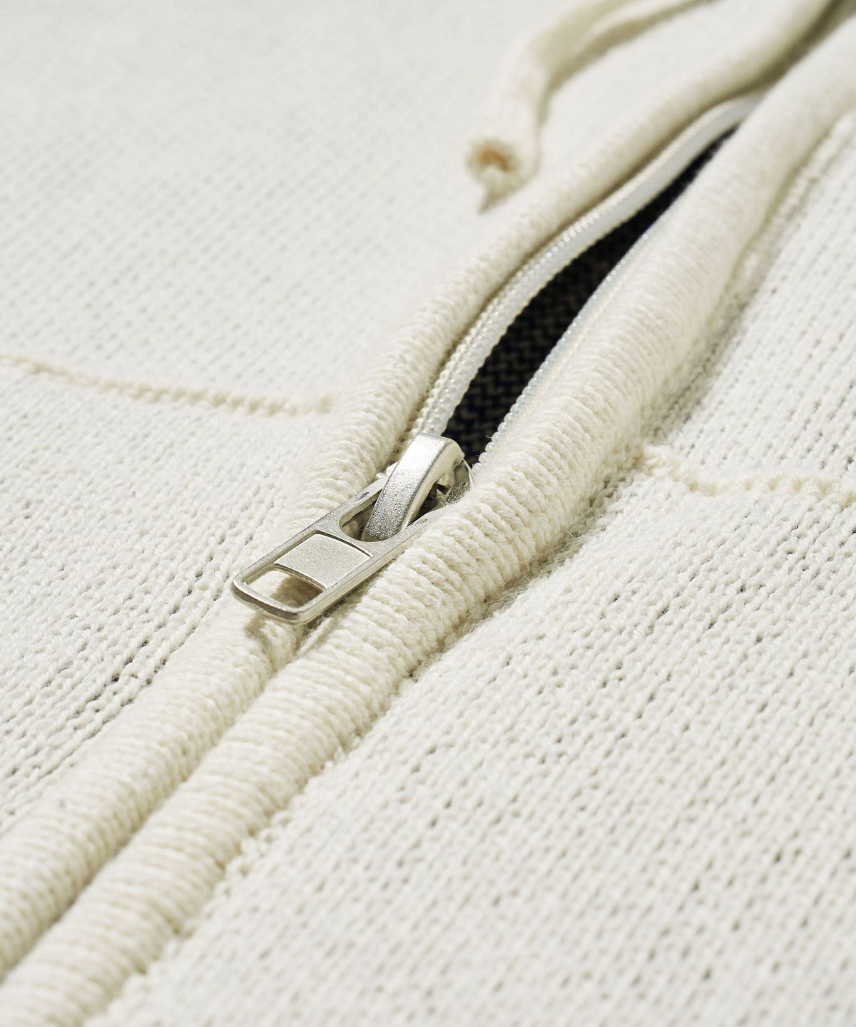브라운브레스(BROWNBREATH) TAG KNIT HOOD ZIP UP - IVORY