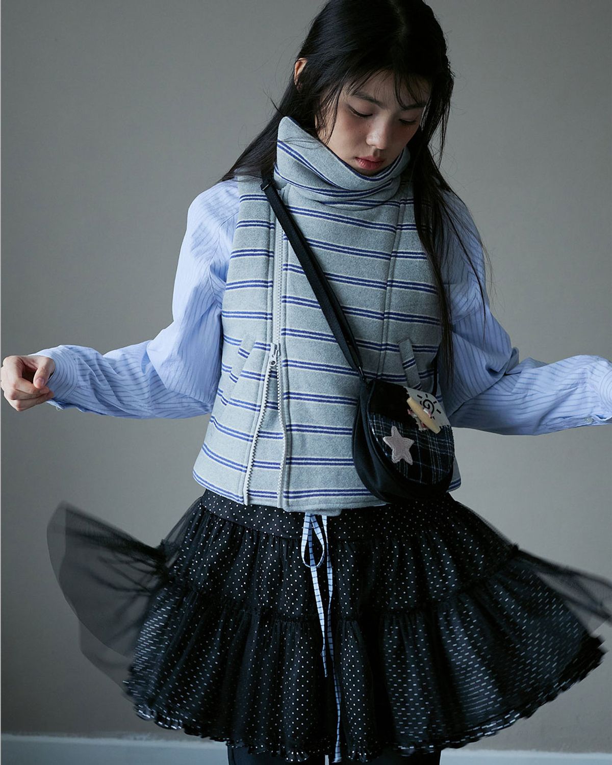 더뮤지엄비지터(THEMUSEUMVISITOR) STRIPE PUFFER VEST (BLUE)