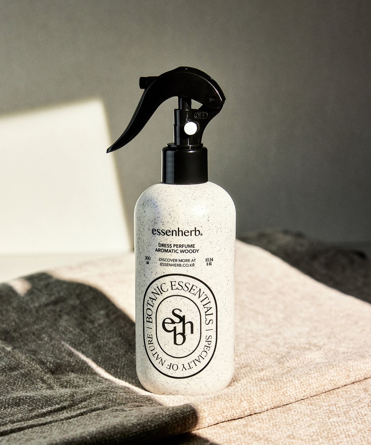 에센허브(ESSENHERB) 에센허브 드레스 퍼퓸 아로마틱 우디 300ml