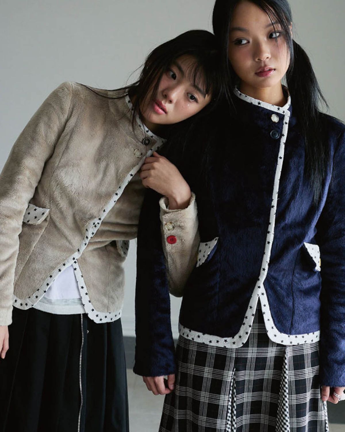 더뮤지엄비지터(THEMUSEUMVISITOR) STAR LINING POINT FUR JACKET (BEIGE)