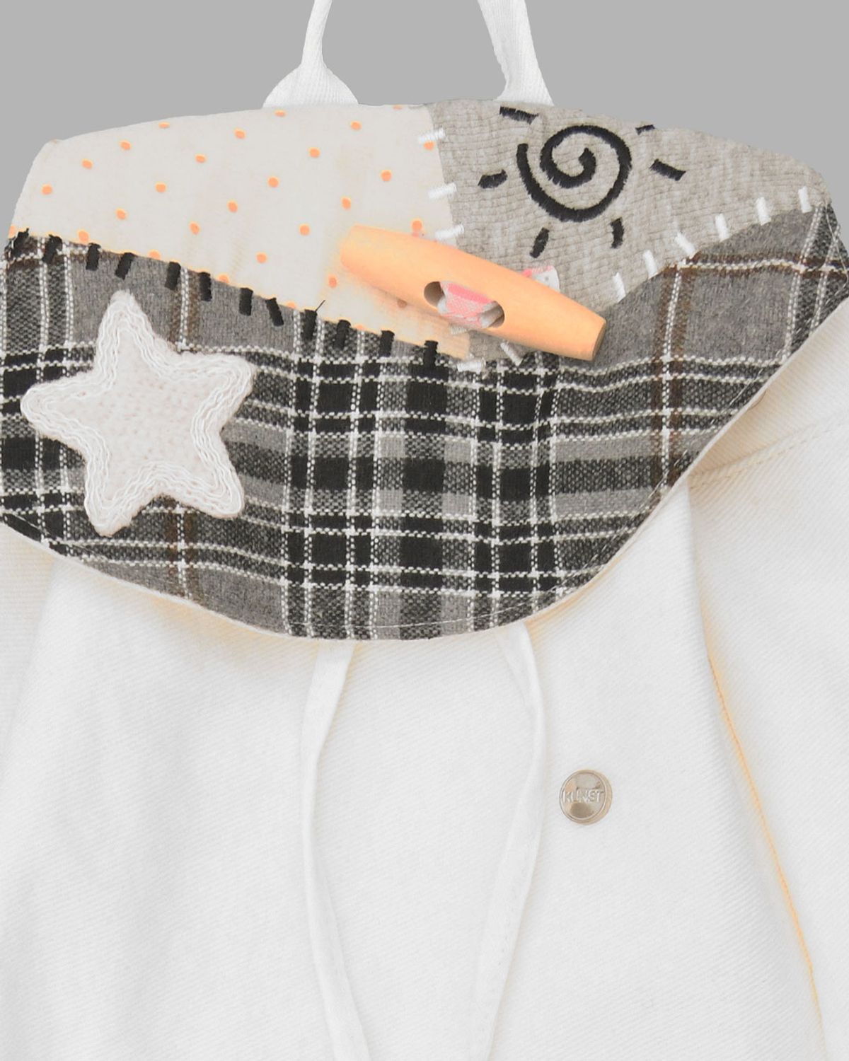 더뮤지엄비지터(THEMUSEUMVISITOR) PATCHWORK STRING MINI BACKPACK (WHITE)