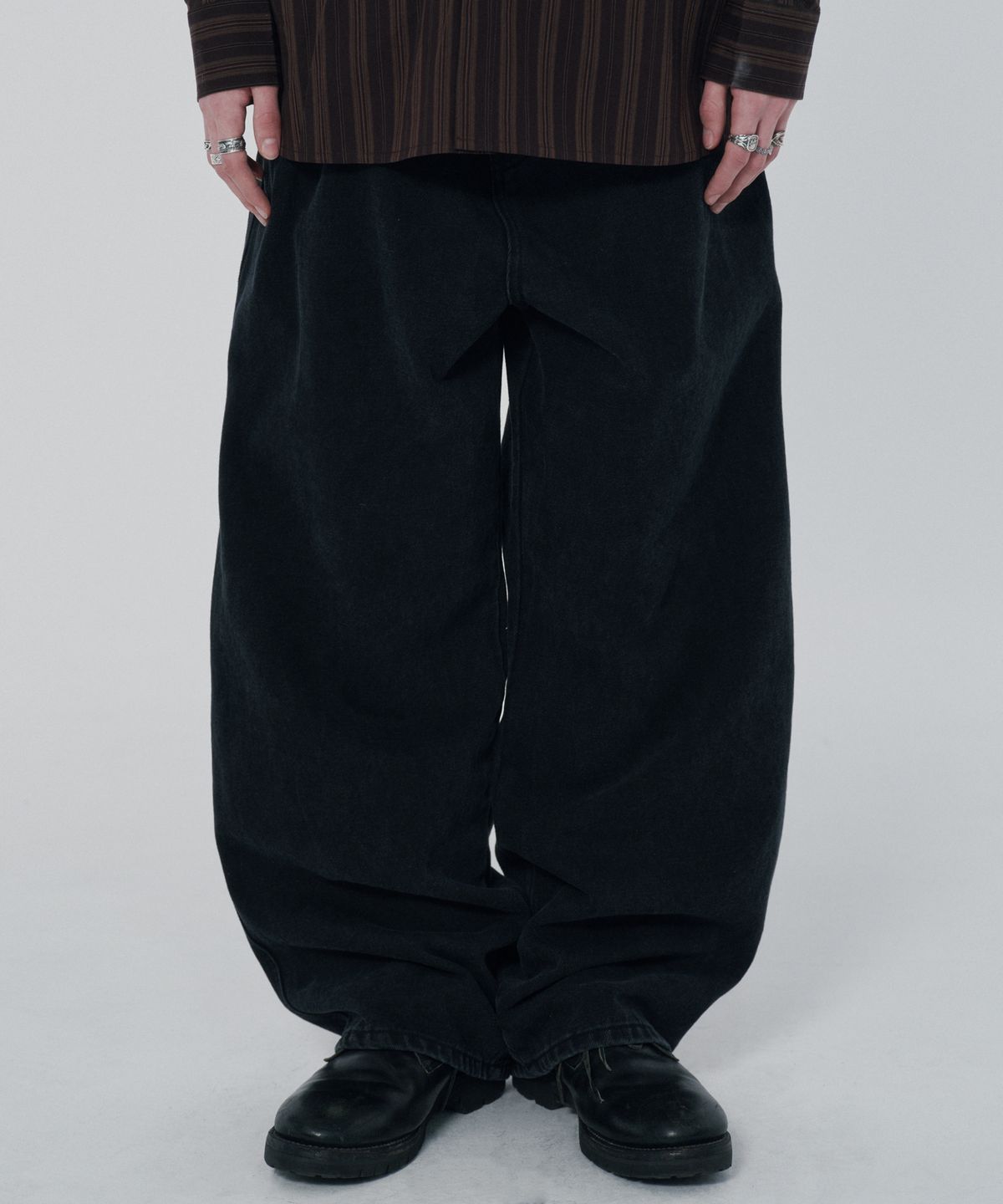 스웨이드(SUADE) CONTOUR POCKET DENIM [BLACK]