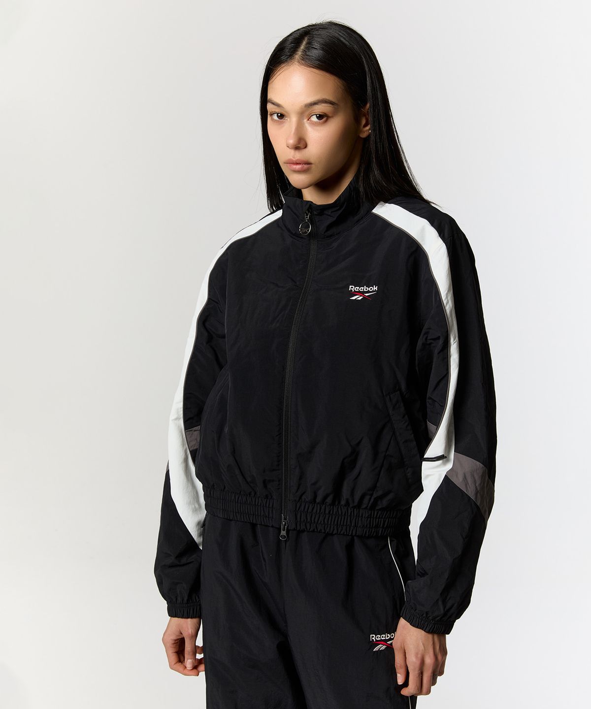 리복(REEBOK) 레전드 웜업 크롭 윈드 브레이커 (W)  - 블랙