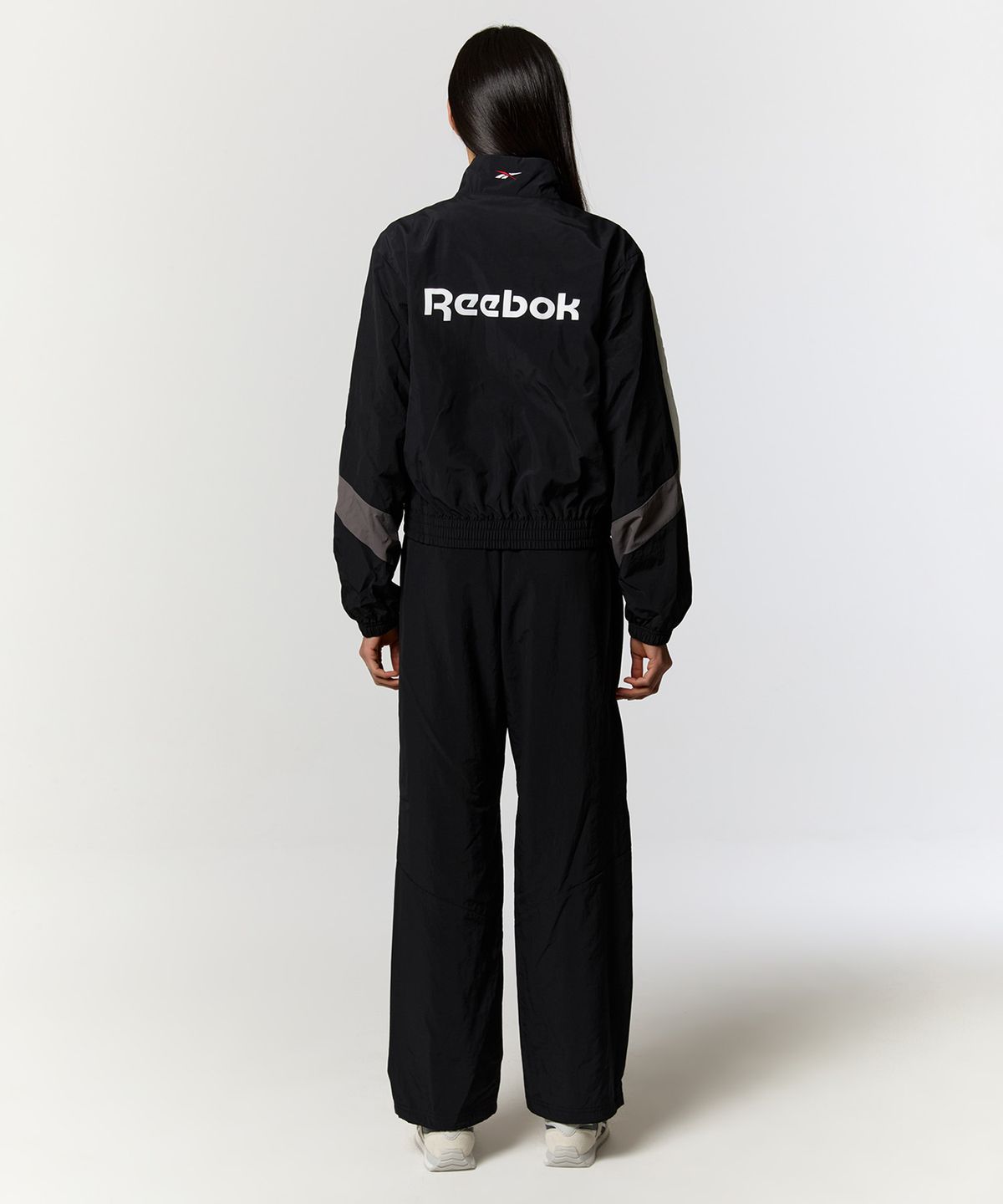 리복(REEBOK) 레전드 웜업 크롭 윈드 브레이커 (W)  - 블랙