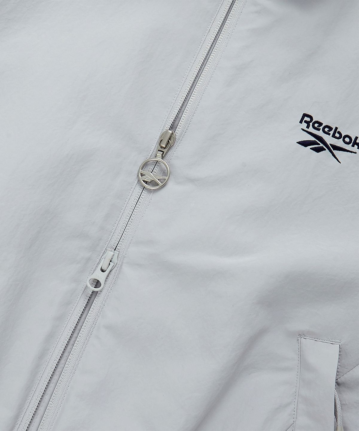 리복(REEBOK) 레전드 웜업 크롭 윈드 브레이커 (W)  - 그레이