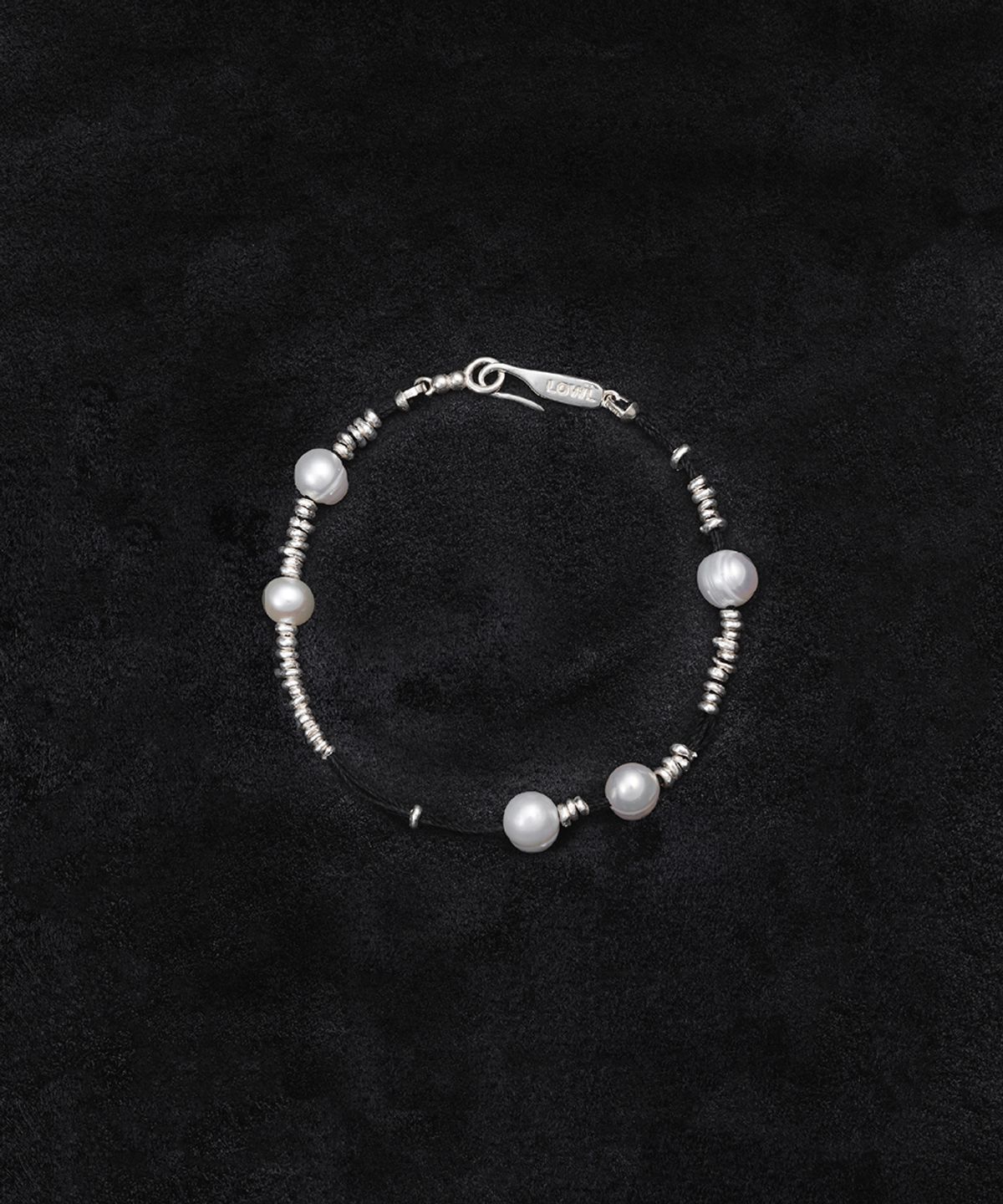 로울(LOWOOL) Black thread silver pearl bracelet