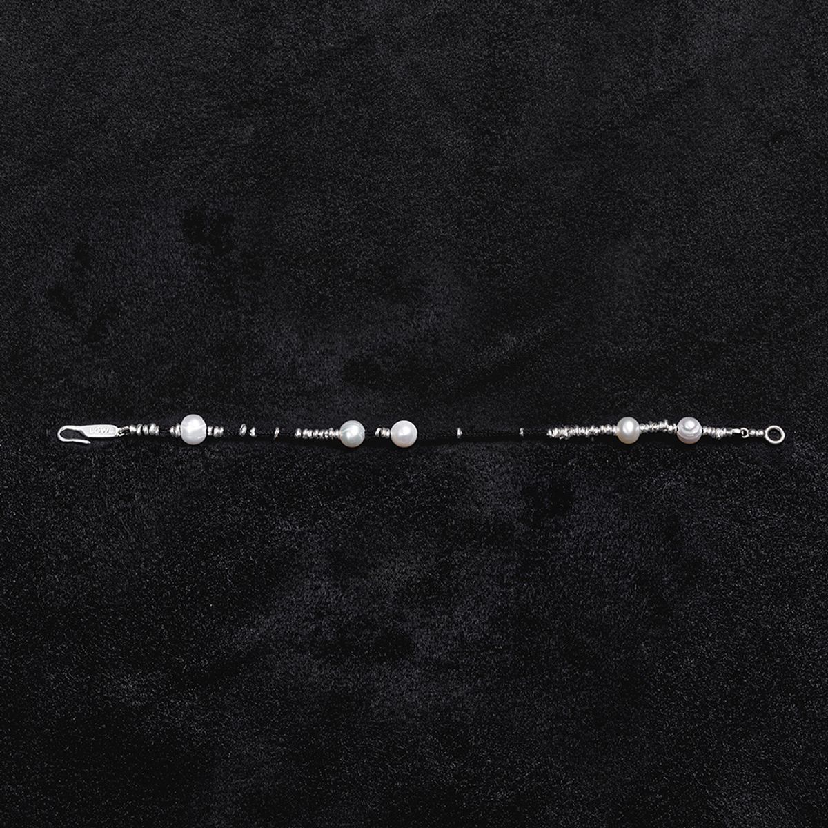 로울(LOWOOL) Black thread silver pearl bracelet