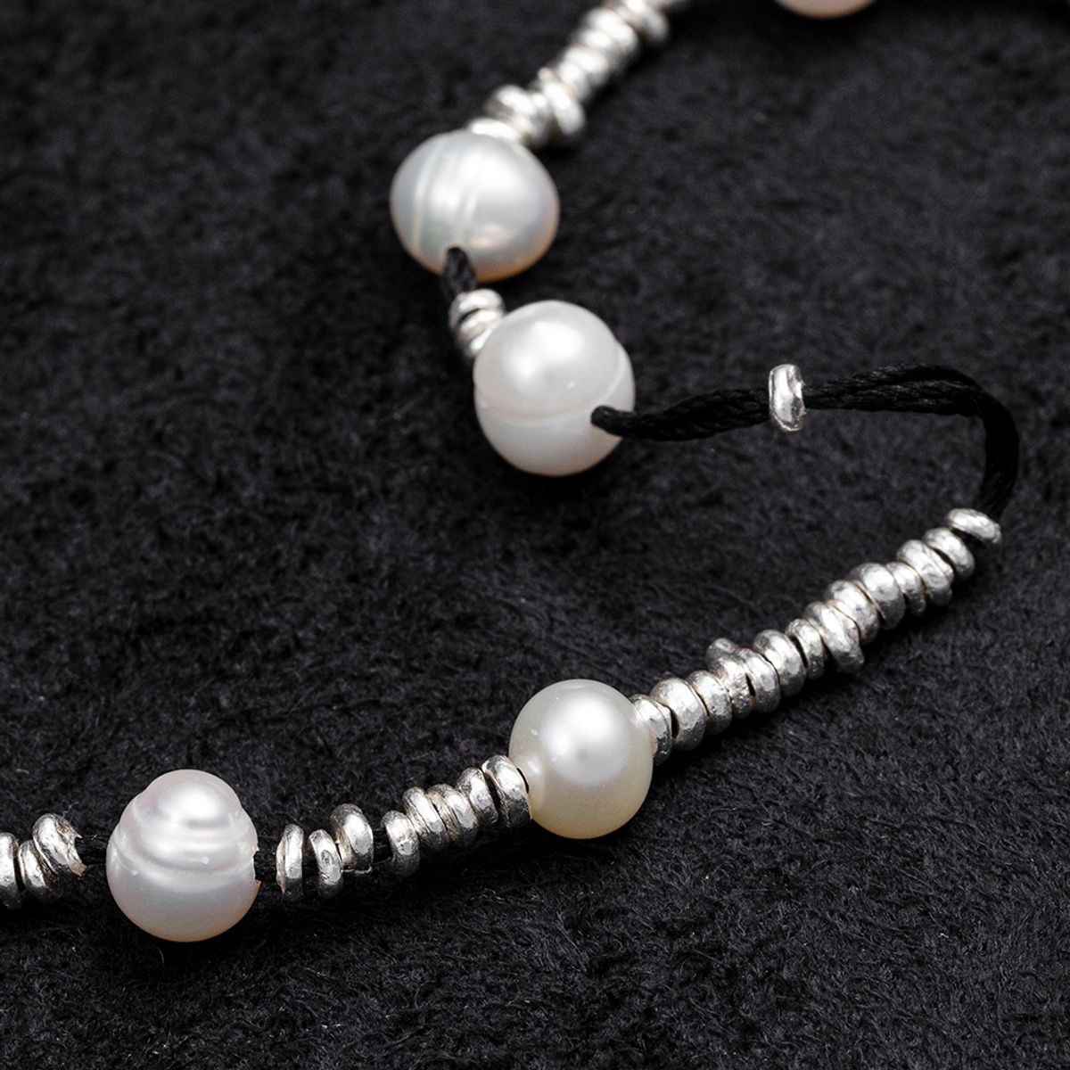 로울(LOWOOL) Black thread silver pearl bracelet