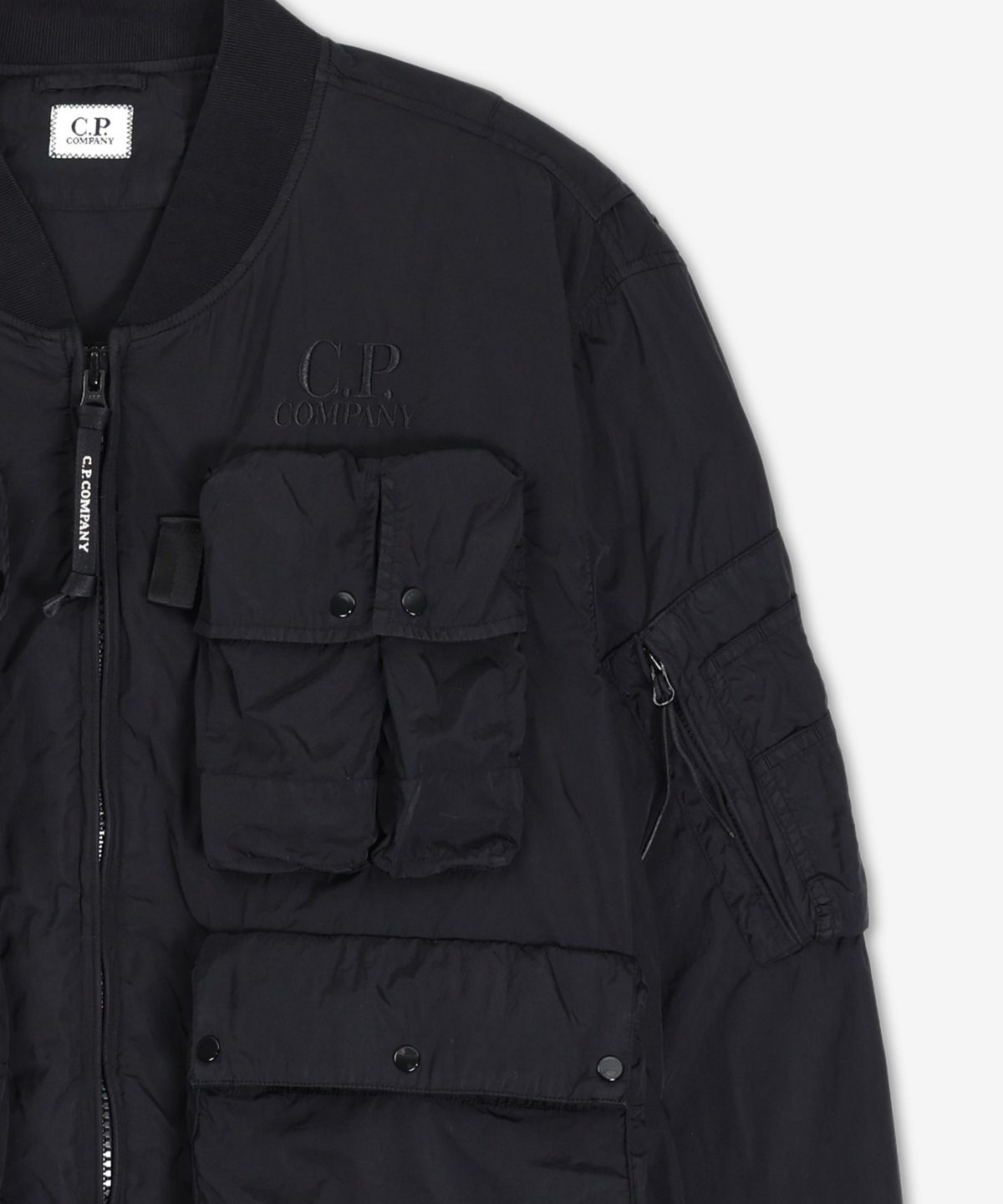 씨피 컴퍼니(CP Company) 크롬 R 멀티포켓 봄버 재킷 - 블랙 / 18CMOW010A005904G999
