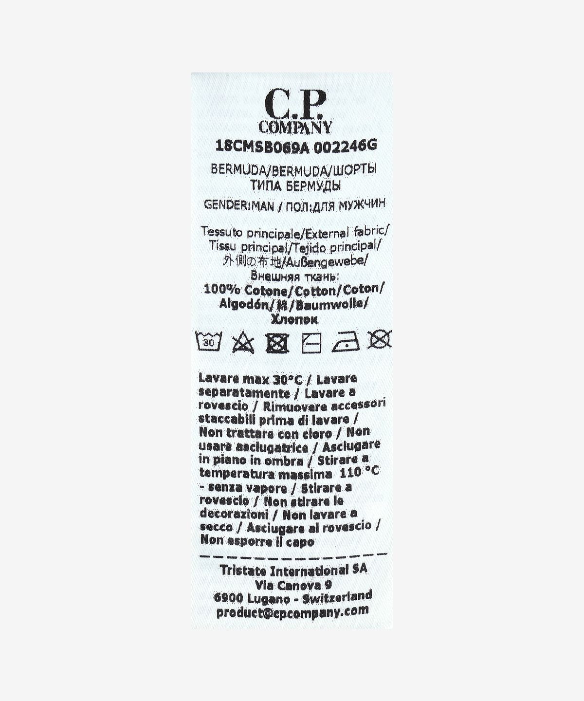 씨피 컴퍼니(CP Company) 라이트 플리스 카고 렌즈 쇼츠 팬츠 - 블랙 / 18CMSB069A002246G999