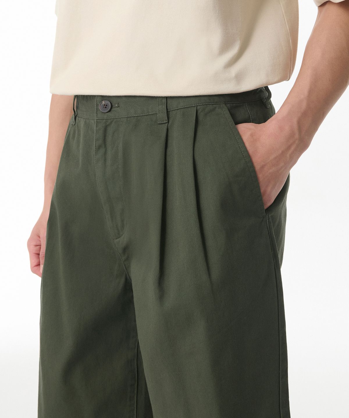 무신사 스탠다드(MUSINSA STANDARD) 투 턱 와이드 치노 쇼츠 [카키]