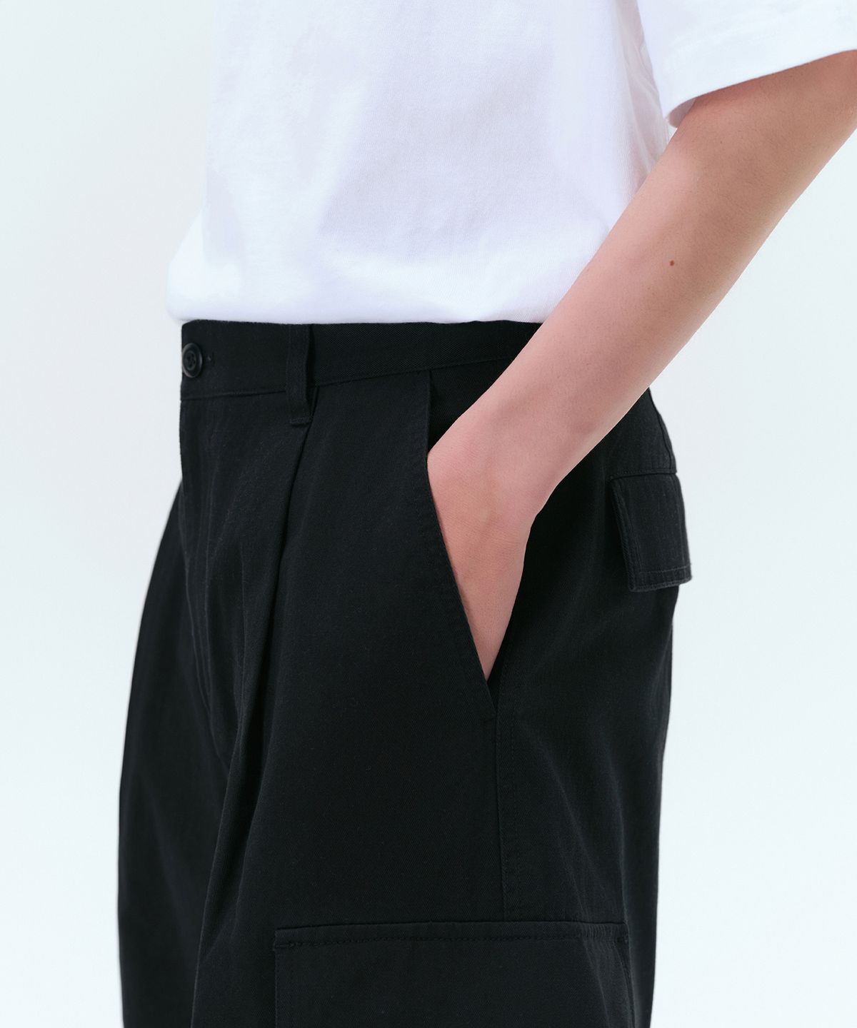 무신사 스탠다드(MUSINSA STANDARD) 원 턱 카고 버뮤다 팬츠 [블랙]