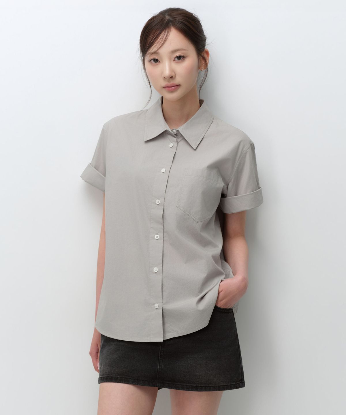 무신사 스탠다드 우먼(MUSINSA STANDARD WOMAN) 우먼즈 릴렉스드 소프트 포플린 반소매 셔츠 [라이트 웜 그레이]
