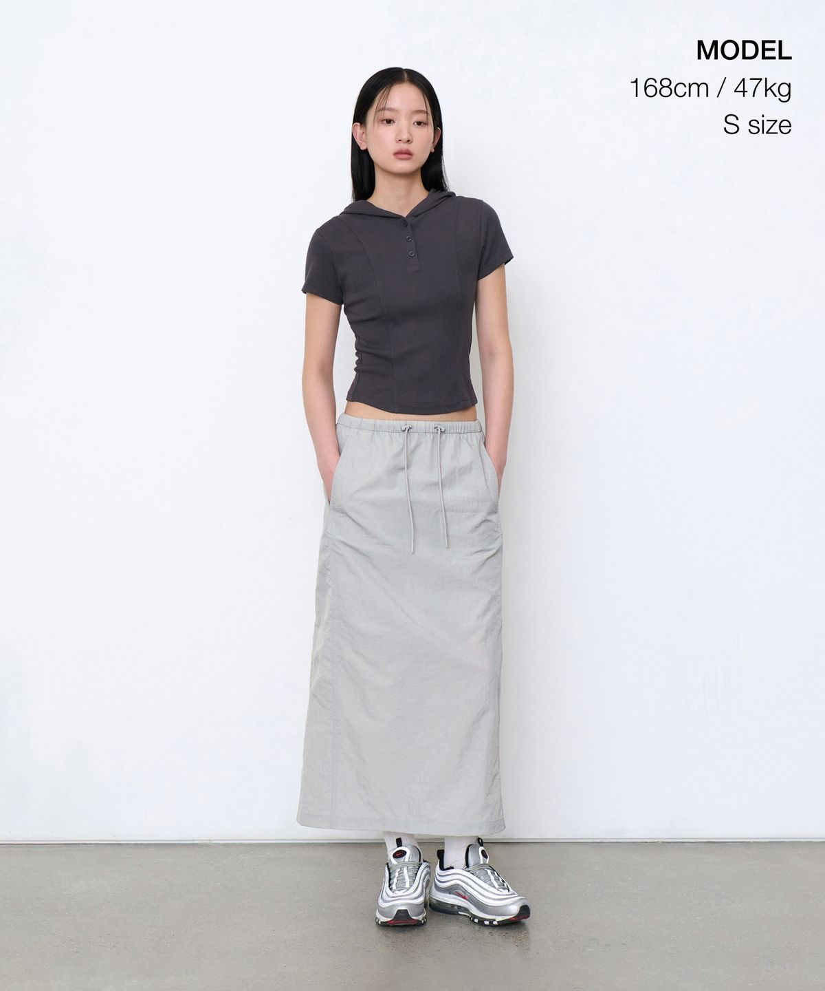 무신사 스탠다드 우먼(MUSINSA STANDARD WOMAN) 우먼즈 나일론 밴딩 롱 스커트 [애쉬 그레이]