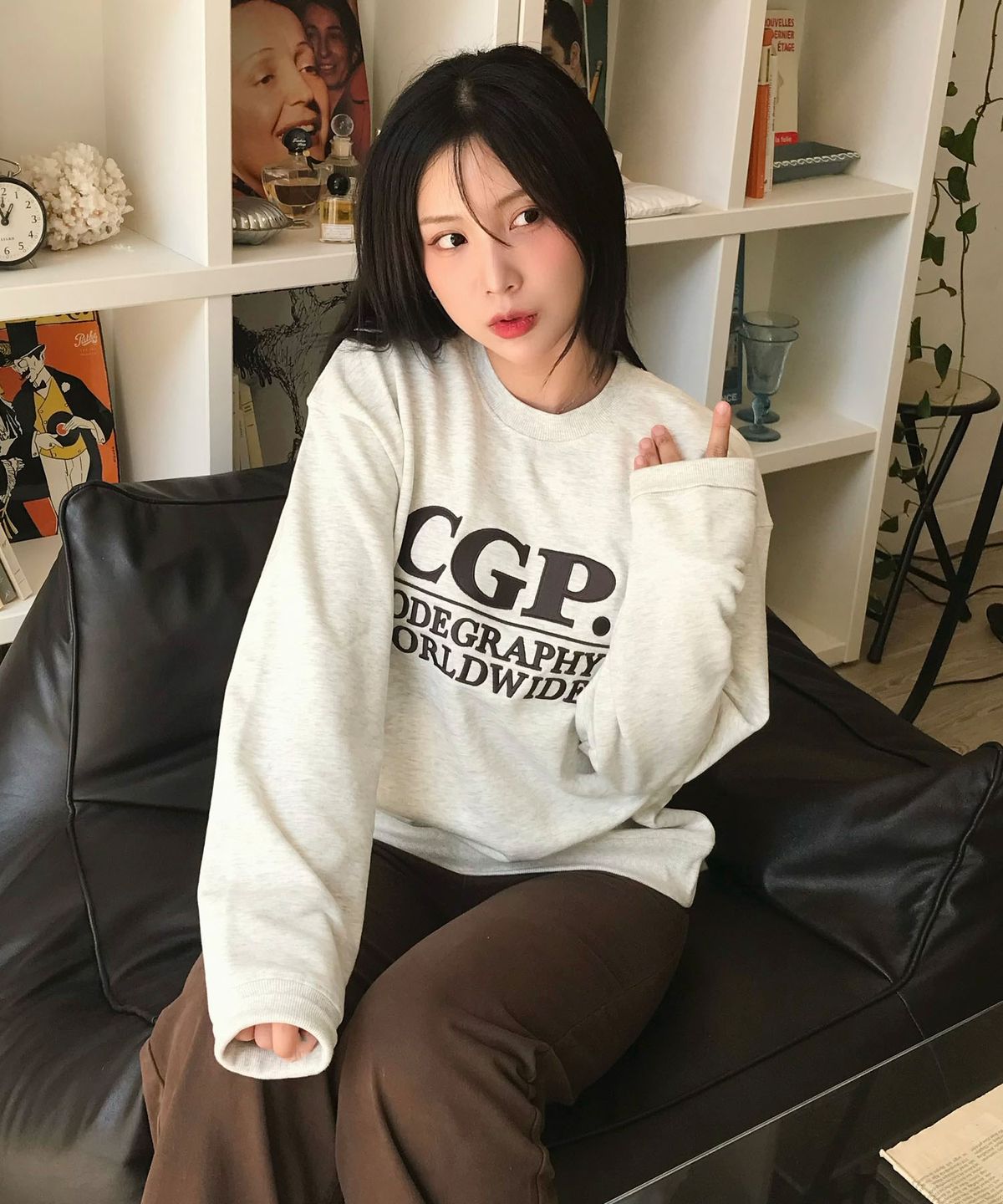 코드그라피(CGP) 스퀘어 로고 맨투맨_오트밀