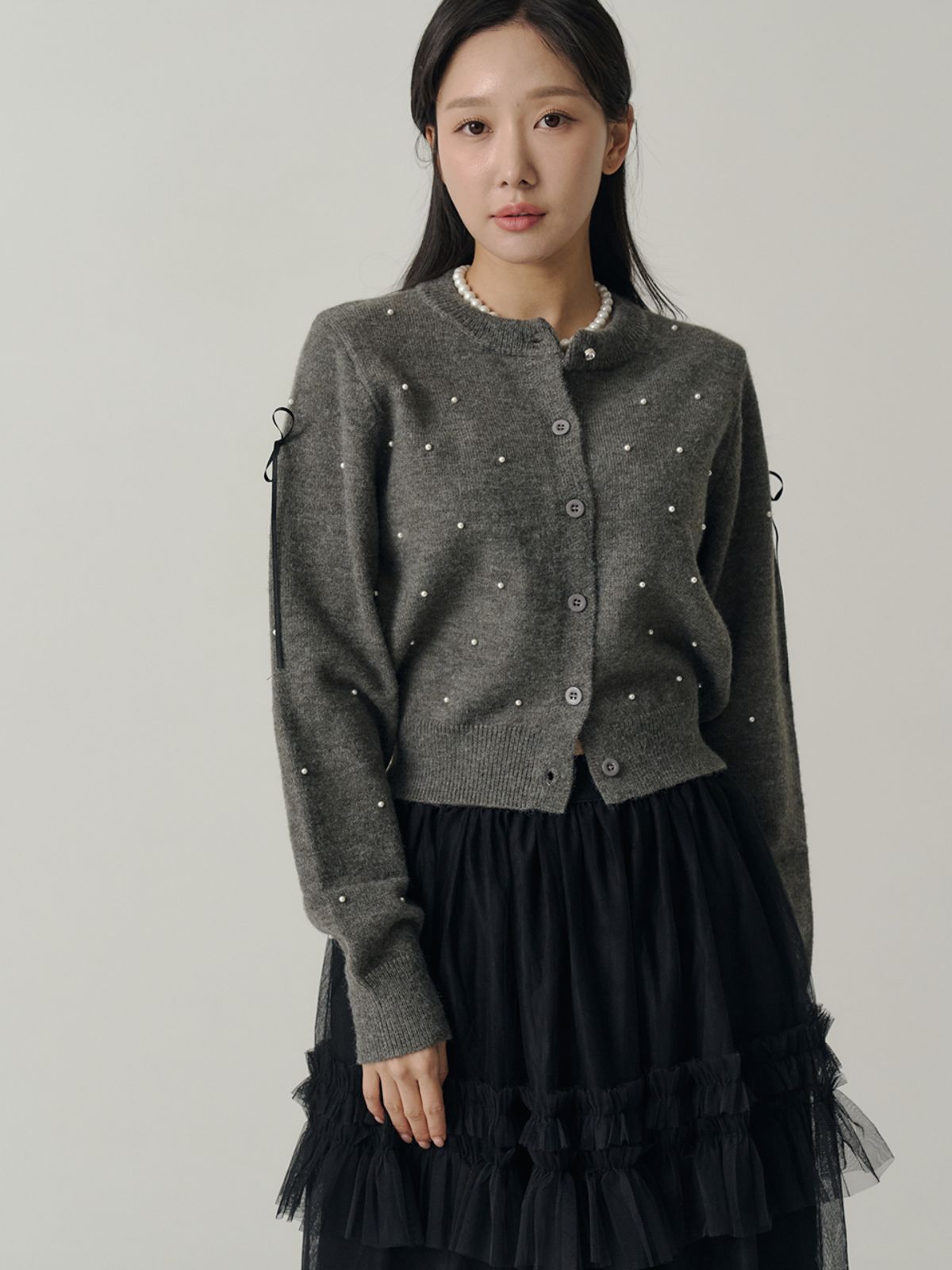 쏘리, 투 머치 러브(SORRY, TOO MUCH LOVE) Snowball Pearl Ribbon Wool Cardigan_Gray