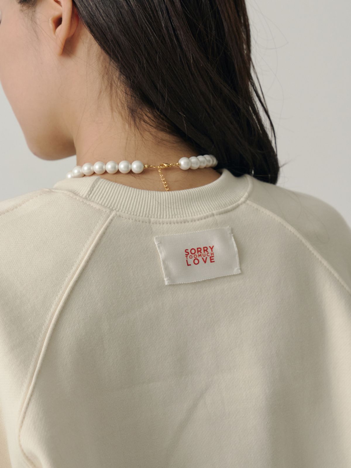 쏘리, 투 머치 러브(SORRY, TOO MUCH LOVE) Standard Raglan Fleece Sweatshirt_Cream
