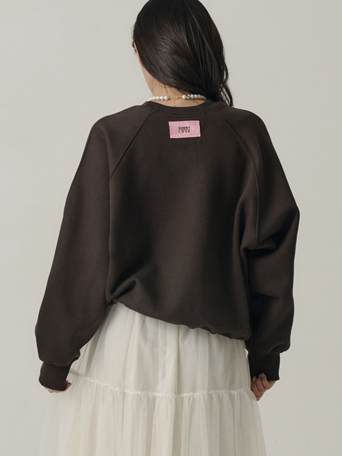 쏘리, 투 머치 러브(SORRY, TOO MUCH LOVE) Standard Raglan Fleece Sweatshirt_Brown