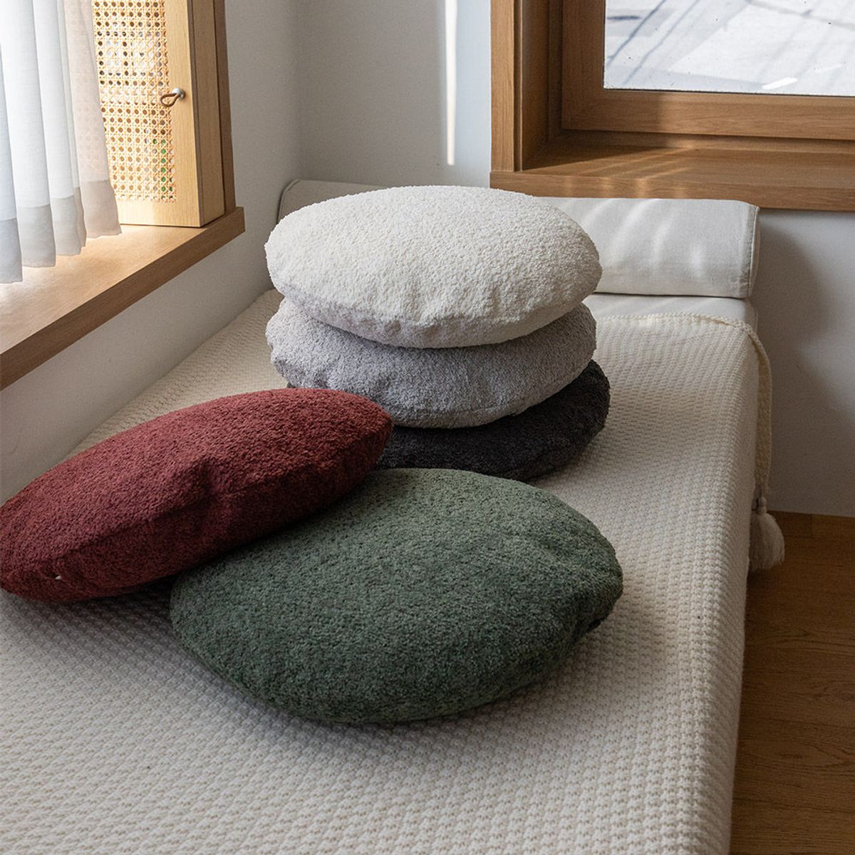 쿠션이야기(CUSHIONSTORY) 프랑스 무스 부클레 원형 쿠션 커버 스노우 화이트