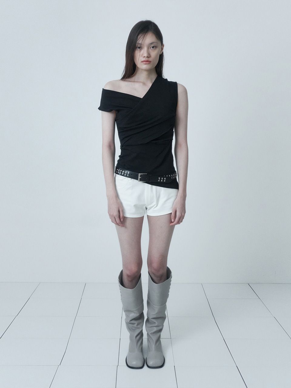 [CERRIC] DRAPE CROSS SLEEVELESS ☆送料込☆ MUSINSA公式 | CERRIC DRAPE CROSS SLEEVELESS / BLACK