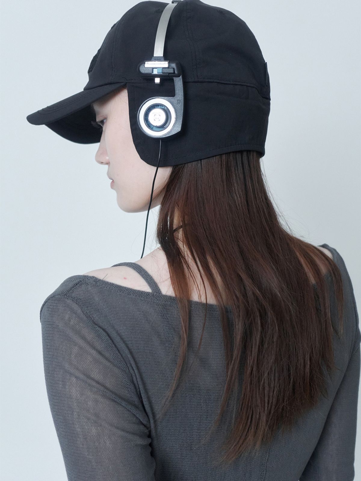 세릭(CERRIC) EMBOSS LOGO EARFLAP CAP / BLACK
